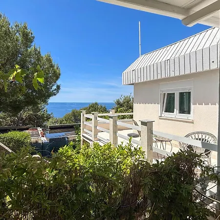 4 Bedroom Pet Friendly In