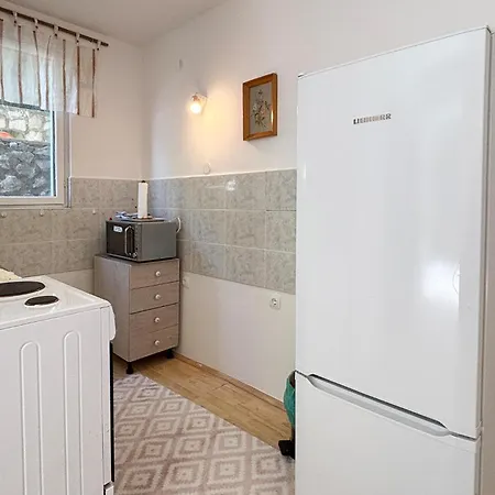 4 Bedroom Pet Friendly In *