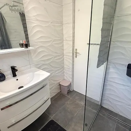 4 Bedroom Pet Friendly In * Miholašćica